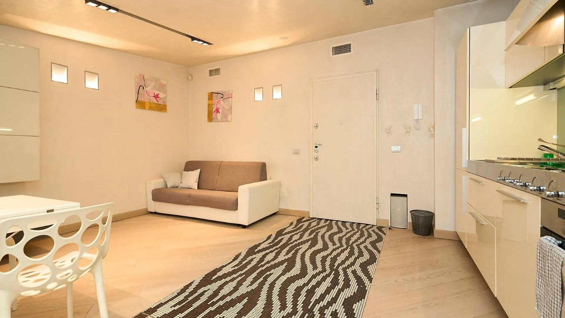 Luxury House - 2 Minutes Walk From Central Station Milán 0*,  Italia