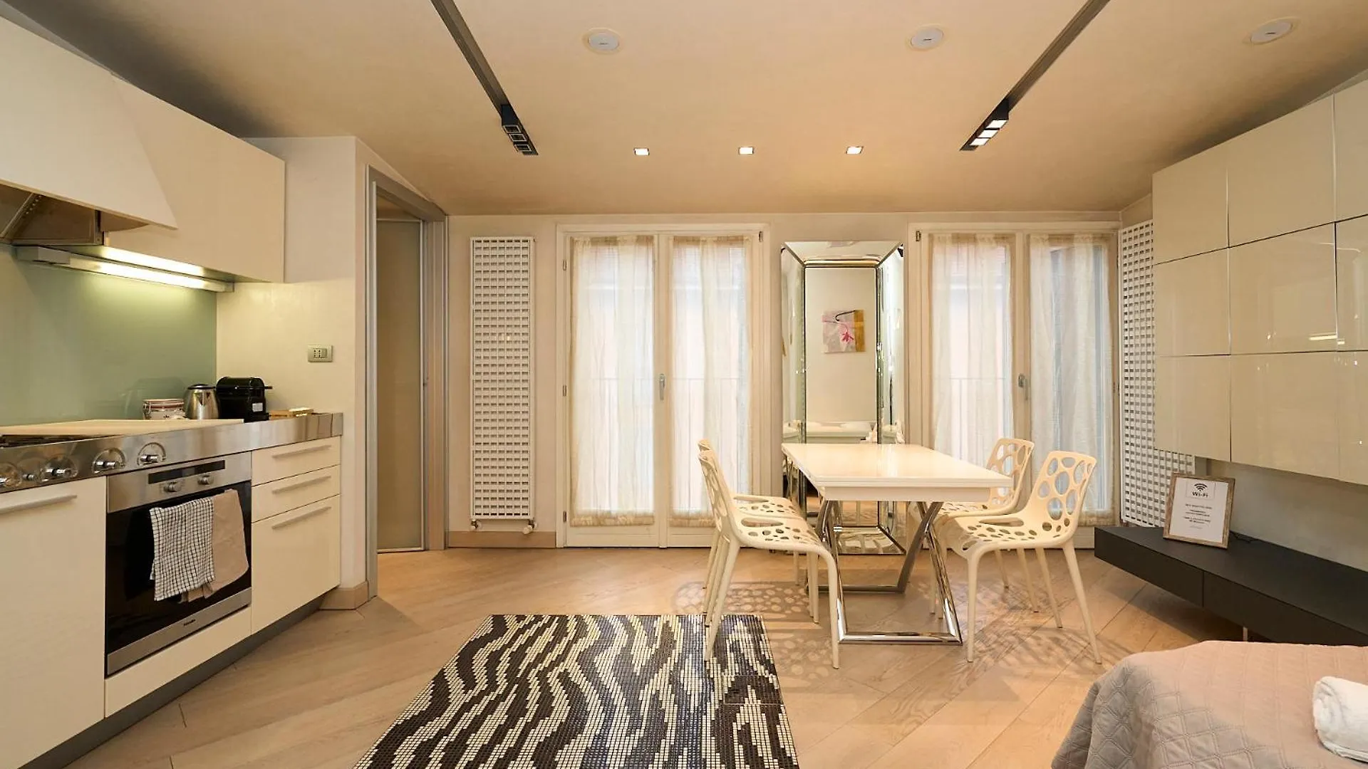 Luxury House - 2 Minutes Walk From Central Station Milán Apartamento